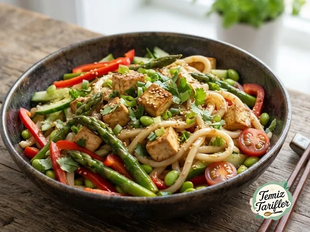 Bahar Sebzeleriyle Tofu ve Udon Erişte Salatası Keyfi