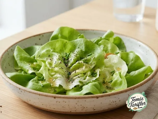 Bir Kez Deneyin, Hep Yapacaksınız: En Sevdiğim Tereyağlı Marul Yan Salatası
