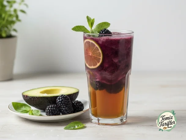 Taste the Freshness of Summer: Kombucha and Blackberry Smoothie